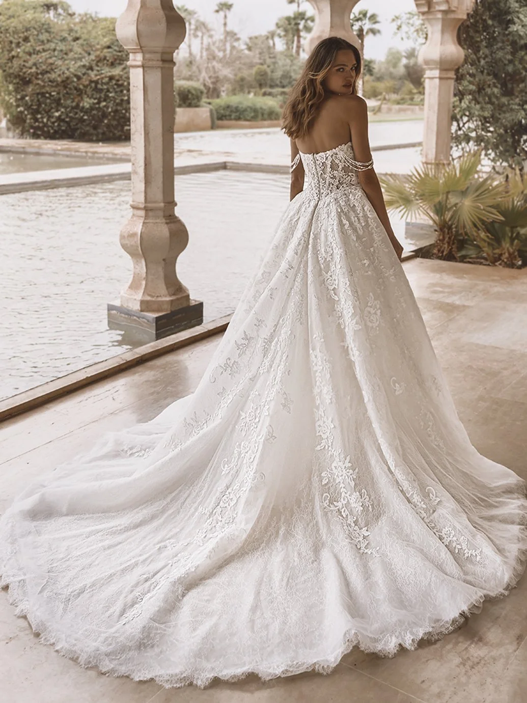 デュラ＆valiem Satin Strapless Pleated Gown 37150 | Jovani